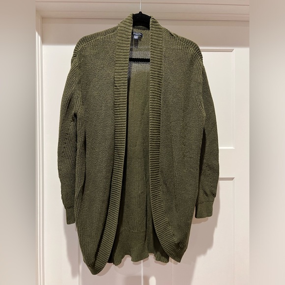 ☀️2/$22☀️ AE Green Long Cardigan - Picture 1 of 3